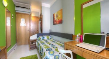 yescenter-hostel-vs-apartment